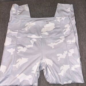 Yogalicious Lux gray camouflage leggings, size Medium
